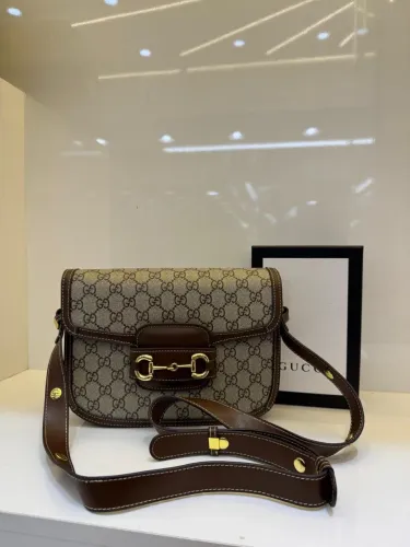 Gucci atemporal em canvas e couro legítimo 