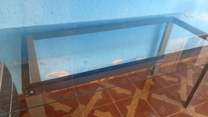 Mesa de vidro sem cadeiras,medida 2 mais por 1.30