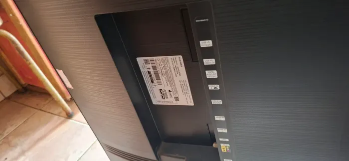 Tv sansug óleo Q70 para retirar peças