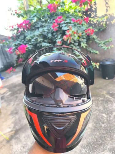 Capacete FW3 estrela novo