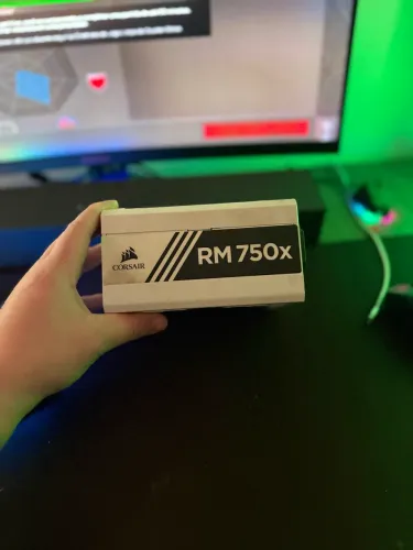 Fonte corsair modular branca RM750x