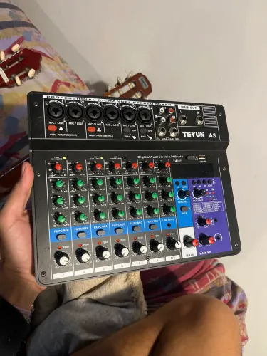 Mesa de som 8 canais TEYUN A8