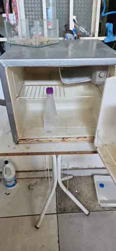Vende-se Frigobar Midea