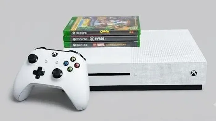 Xbox One S 1TB Branco Usado + Controle Sem Fio Usado + 3 Jogos (Mídia Física)