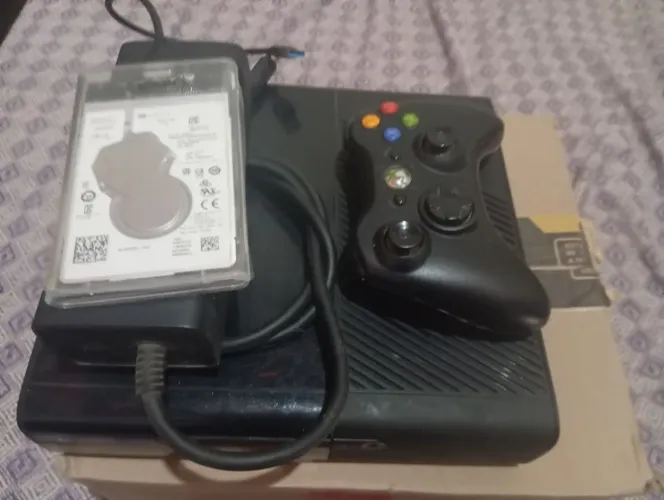 Xbox 360 com HD 500 GB lotado de jogos