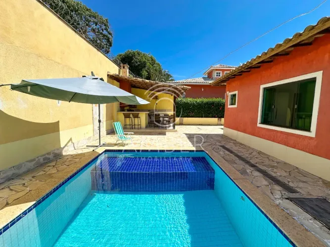 CASA MOBILIADA E COM PISCINA PARA ALUGUEL EM CONDOMÍNIO FECHADO EM BÚZIOS