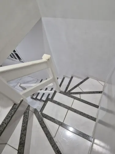 Vendo casa dúplex em condomínio, em Rio das Ostras