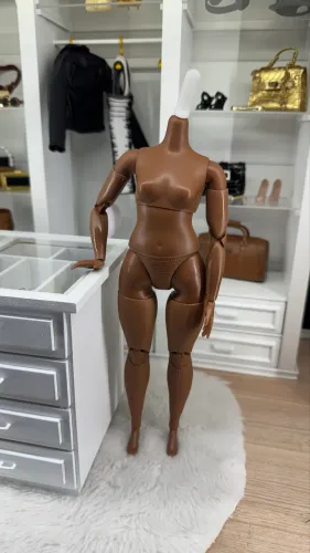 Corpo Curvy barbie Basics 09