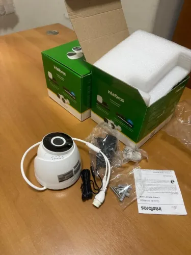 Câmera IP intelbras Wi-Fi profissional com 4 MP VIPW 1430 D nova na caixa