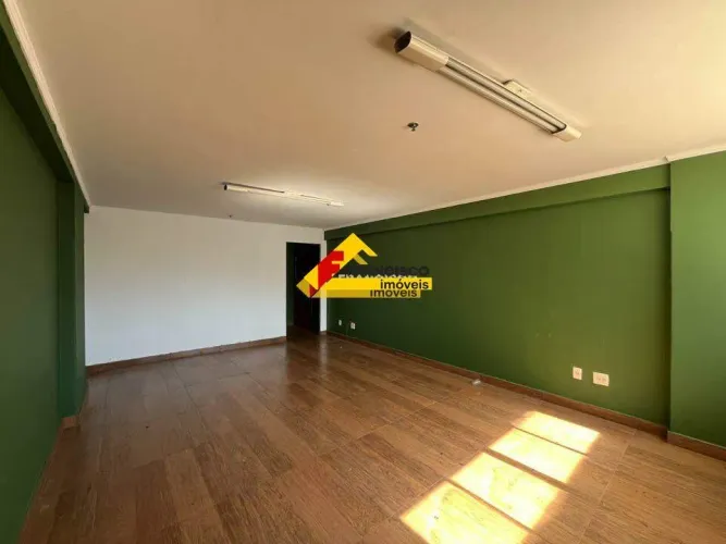 Sala localizada no Centro