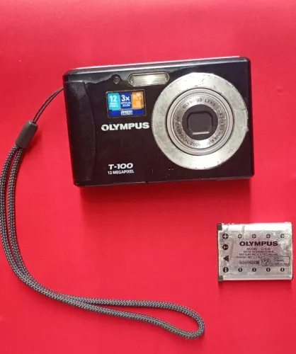 Câmera Digital Olympus T-100 (12MP) - Para Conserto ou Retirada de Peças
