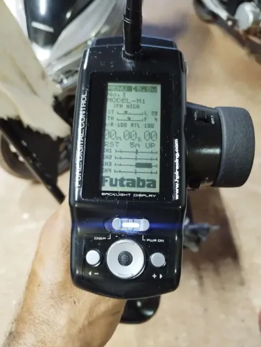 Rádio Futaba 4PL com receptor 