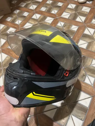 Capacete Honda HFS 2 preto e amarelo
