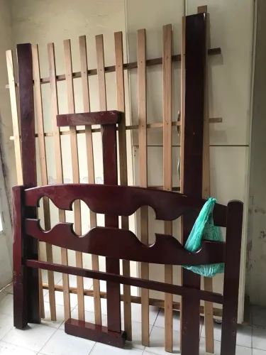 Cama de casal madeira maciça