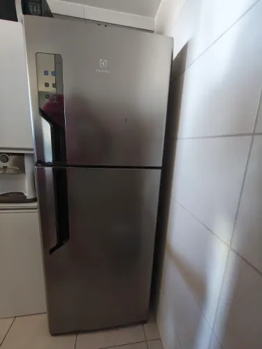 Geladeira inox Frost Free Eletrolux 431L