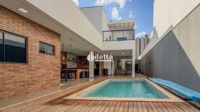 Casa com 4 quartos sendo 1 suíte disponível para venda no bairro Jardim Sul em Uberlândia-