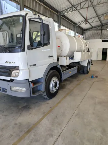 caminha atego 1418 limpa fossa mais hidrojato