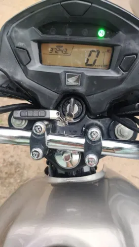 Moto em perfeito estado de uso