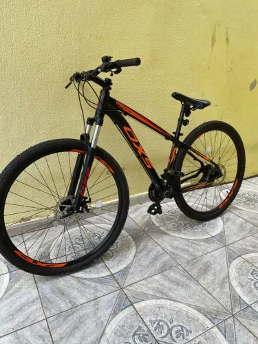 Bicicleta seminova, com defeito no freio traseiro. Número pra contato *20