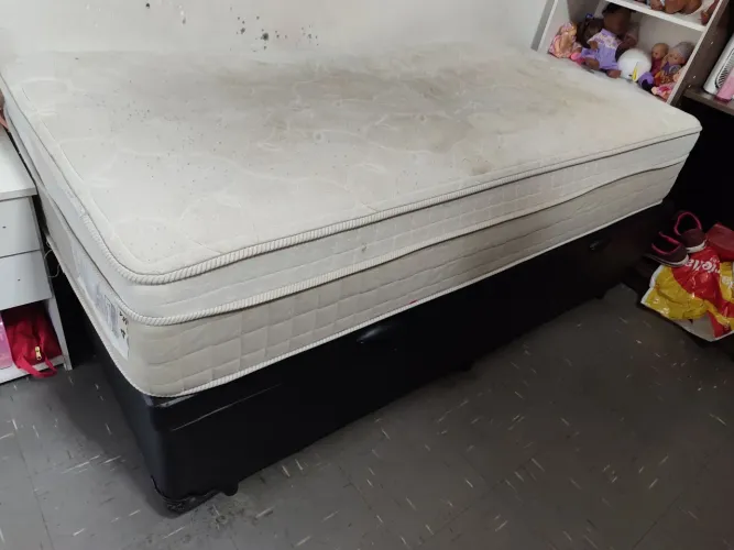 CAMA BOX COM BAÚ DE SOLTEIRO PRETA E COLCHÃO