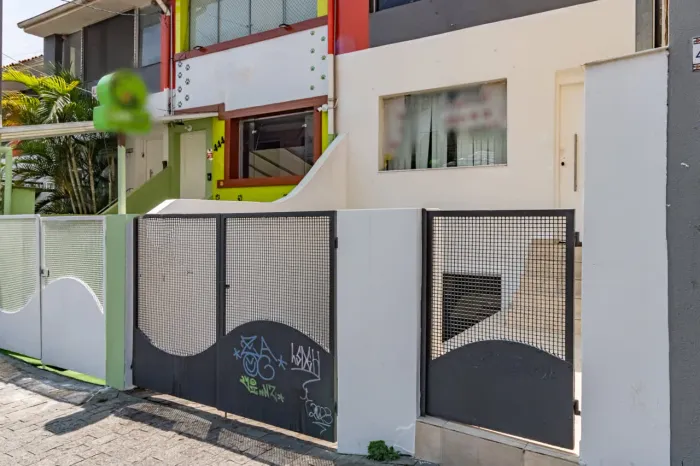 Casa comercial na Avenida Professor Alfonso Bovero, 438 290 m²