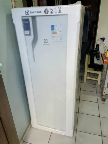 Geladeira Electrolux lacrada, com nota fiscal e garantia