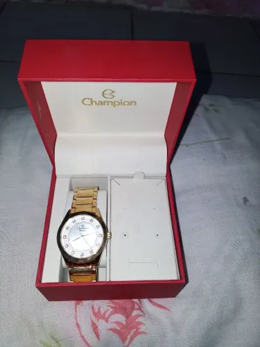 Vendo relógio Champion relógio muito bom,não descasca nem fica preto ,está novo,valor 180