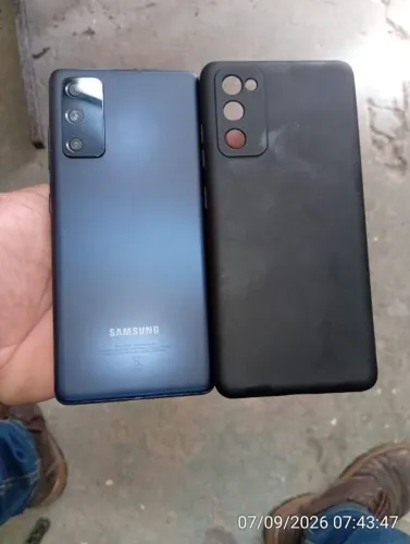 Vendo Samsung S20 FE aparelho semi novo funcionando perfeitamente