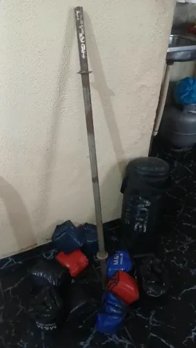 Barra média maciça + caneleiras + sand bag 10 kg