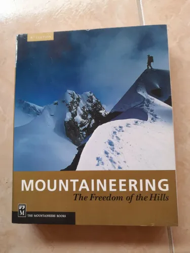 Livro Mountaineering The Freedom of the Hills - Importado Novo - Montanhismo