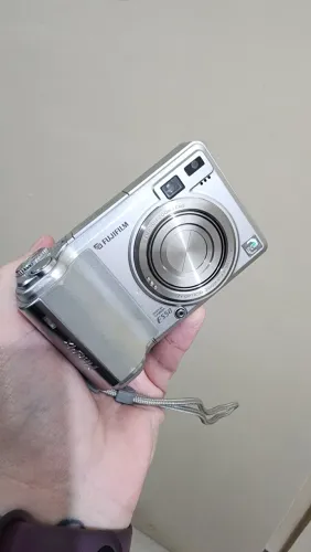 Fujifilm FinePix E550 - A queridinha da era CCD