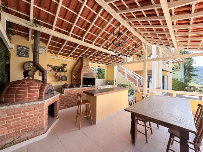 Vendo casa de alto padrão no bairro Retiro
