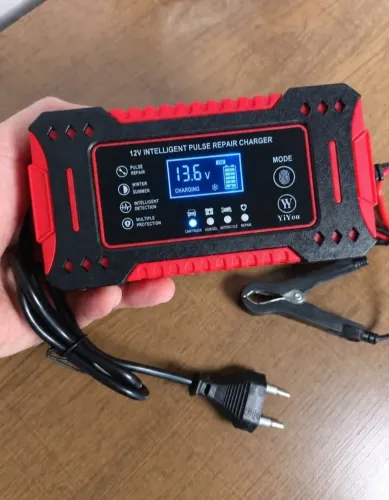 Carregador de Bateria 12V Premium com Display Digital - Carro e Moto