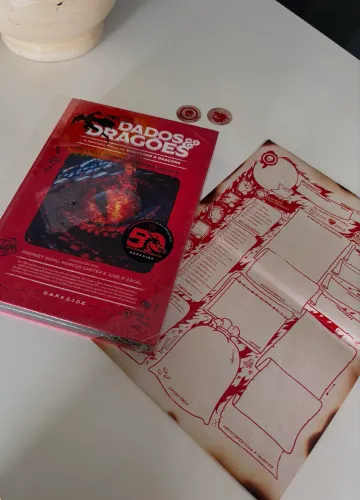 Livro Dados & Dragões: A história épica de Dungeons & Dragons + brindes ( Darkside)