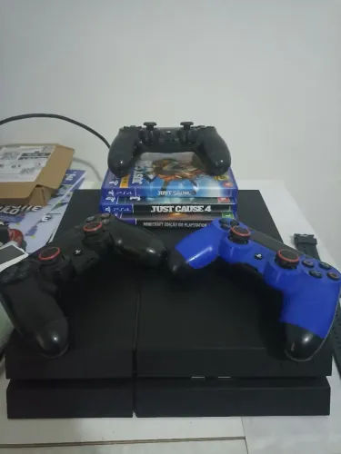 Ps4 Fat usado em excelente estado+ jogos e controles Dualshock 4