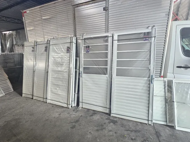 Portas alumínio branco na promoção 