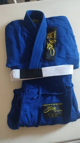 Kimono tamanho A0 em estado semi-novo, infelizmente ficou pequeno no meu filho