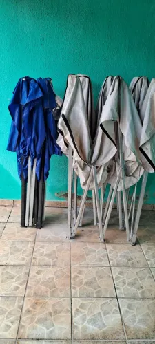 Vendo duas tendas 3x3 em bom e1000 reais asstado detalhe na lona mais dá usar muito tempo 