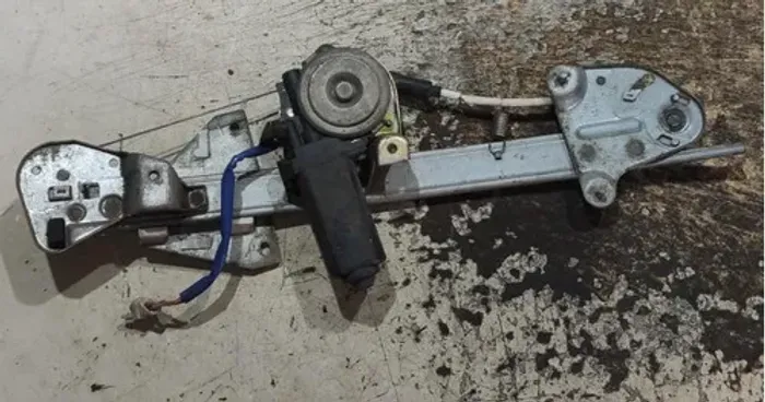 Máquina Vidro Dianteira Direita Mazda Mx3 1992