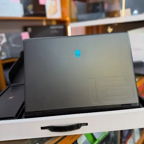 PERFORMANCE ABSURDA: Notebook Alienware m16 R2 | Ultra i9 185H | RTX 4070 | 32GB DDR5 | 1T