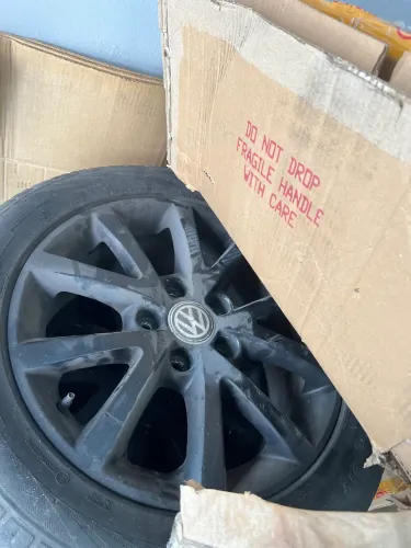 Vendo roda do jetta da no Honda também pneus meia vida 1200 