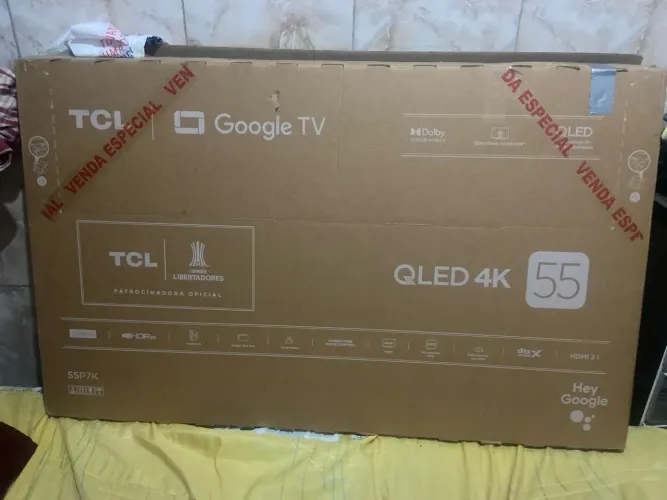 Televisão TCL 55 pra vender com defeito trincada na lateral