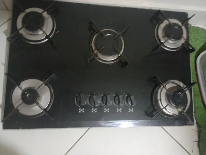 Fogão barato pra vender logo. Tel *