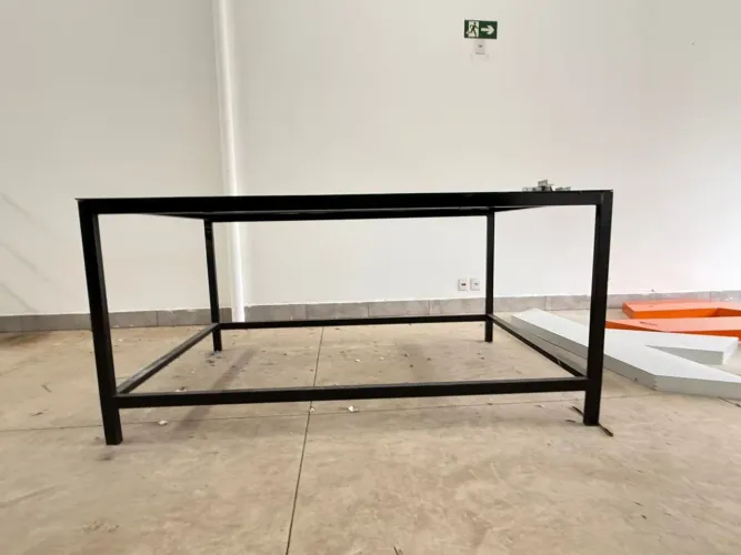 Mesa de chapa de Aço 