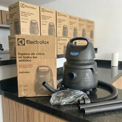 Vendo Aspirador de pó e água Electrolux 12l
