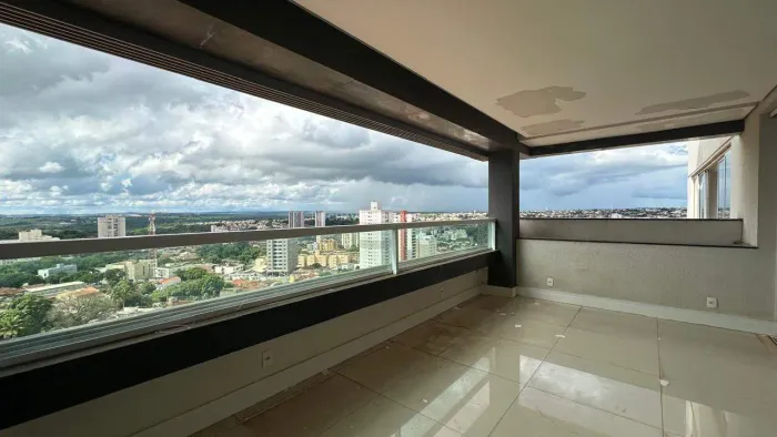 Duplex à venda com 4 suítes no bairro Mercês em Uberaba-MG