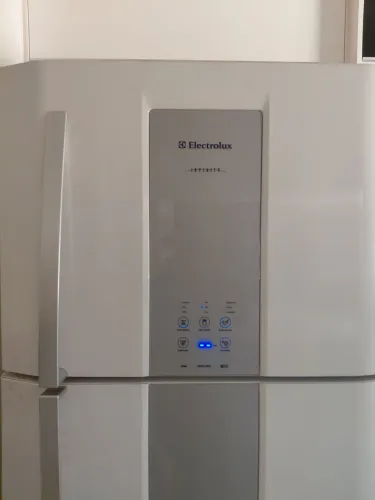 Geladeira Electrolux 550 litros ( frosfre) funcionando perfeitamente com todas peças acril