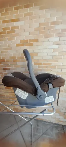 Bebê conforto feminino oncinha rosa em ótimo estado. Usado. Da Tutti baby