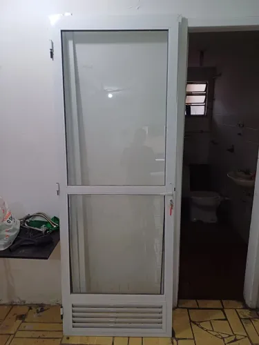 Porta de alumínio branco de 80cm
