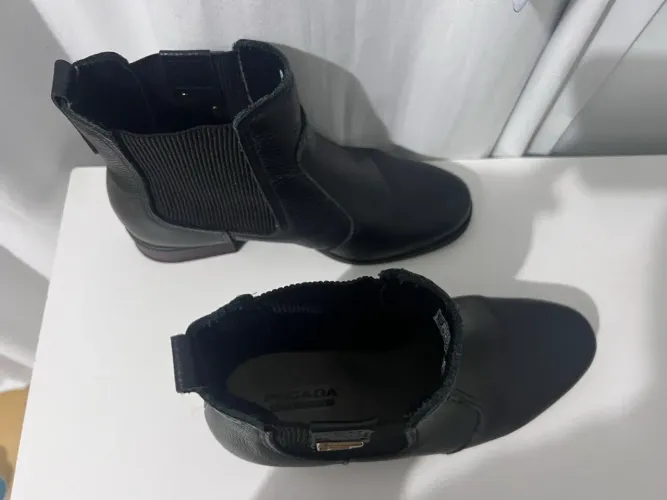 Bota cano curto pegada